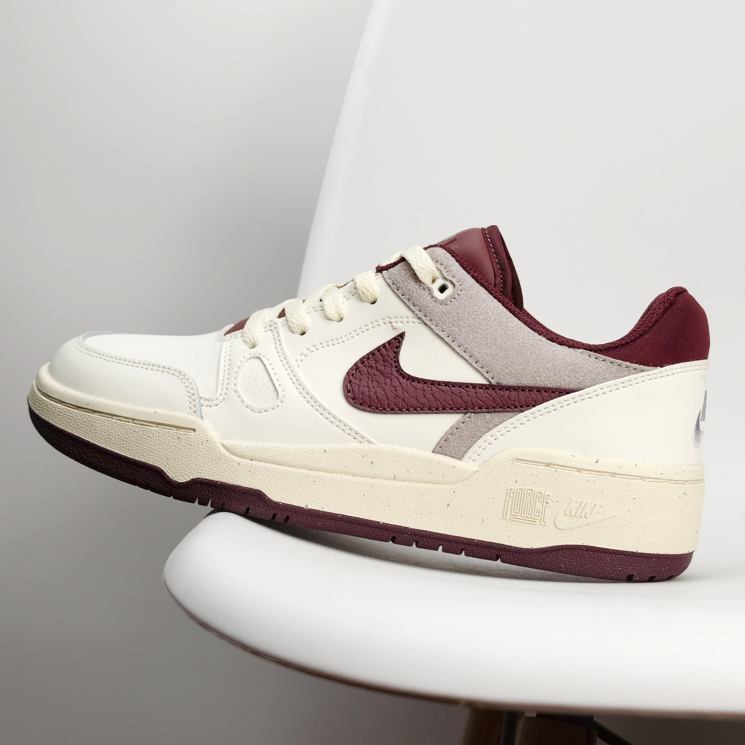 💰110
Nike 联名 Billie Eilish x Nike Air Alpha Force 88 扣篮篮球低帮运动板鞋 以 Nike Air Alpha Force 88 为原型推出全新联名鞋款,采用了全粒面皮革材质的鞋面,
Size:36~45半
ID:284JDD