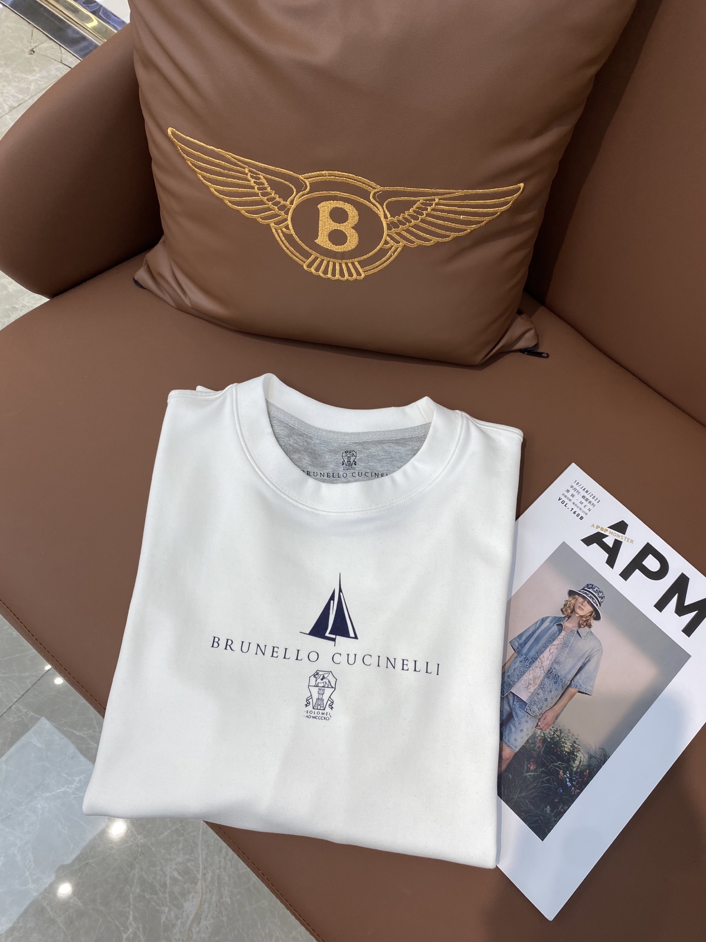 “P528 Brulllo Cucinelli Classic Business and Leisure T-shirt Design with Clean Cut and Warm Radiant Surface” - 图片 8