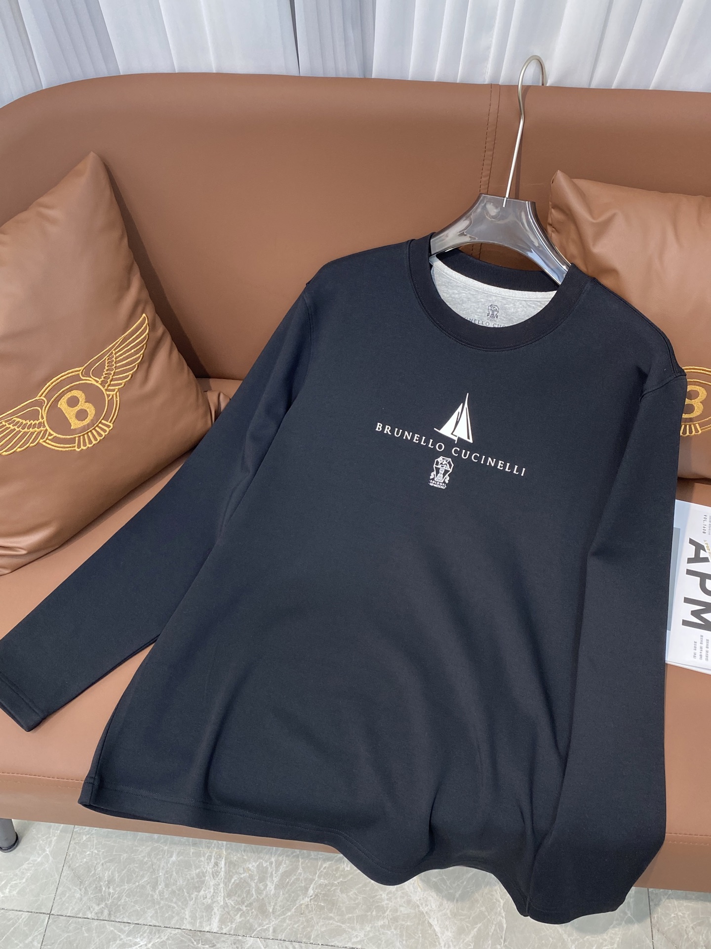 “Business and Leisure T-Shirt Design: Bru**llo Cuci**lli Classic Collection Overview” - 图片 7