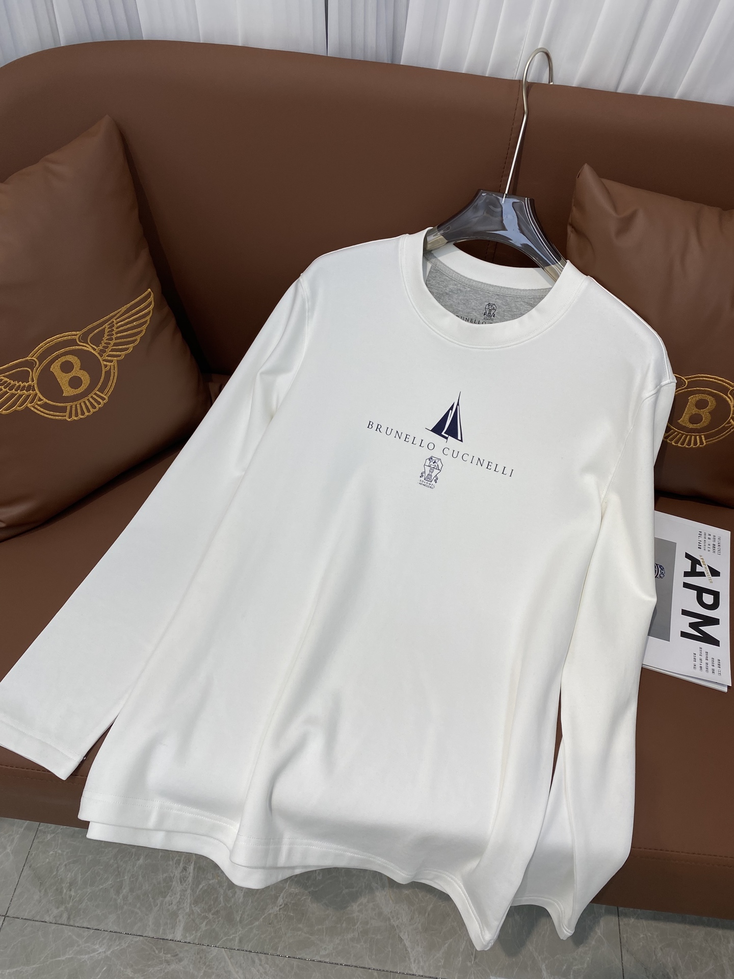 “P528 Brulllo Cucinelli Classic Business and Leisure T-shirt Design with Clean Cut and Warm Radiant Surface” - 图片 7