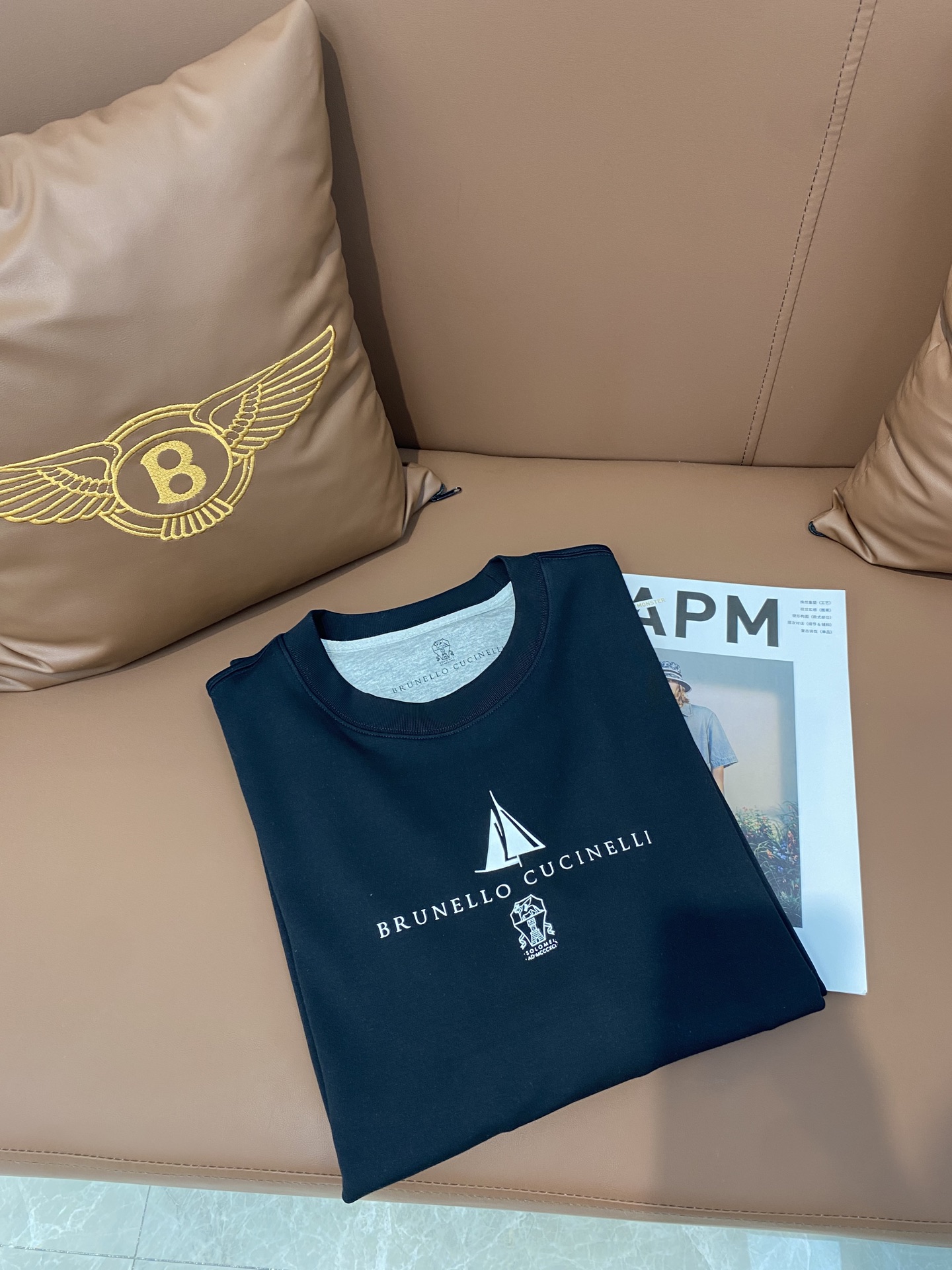 “Business and Leisure T-Shirt Design: Bru**llo Cuci**lli Classic Collection Overview” - 图片 9