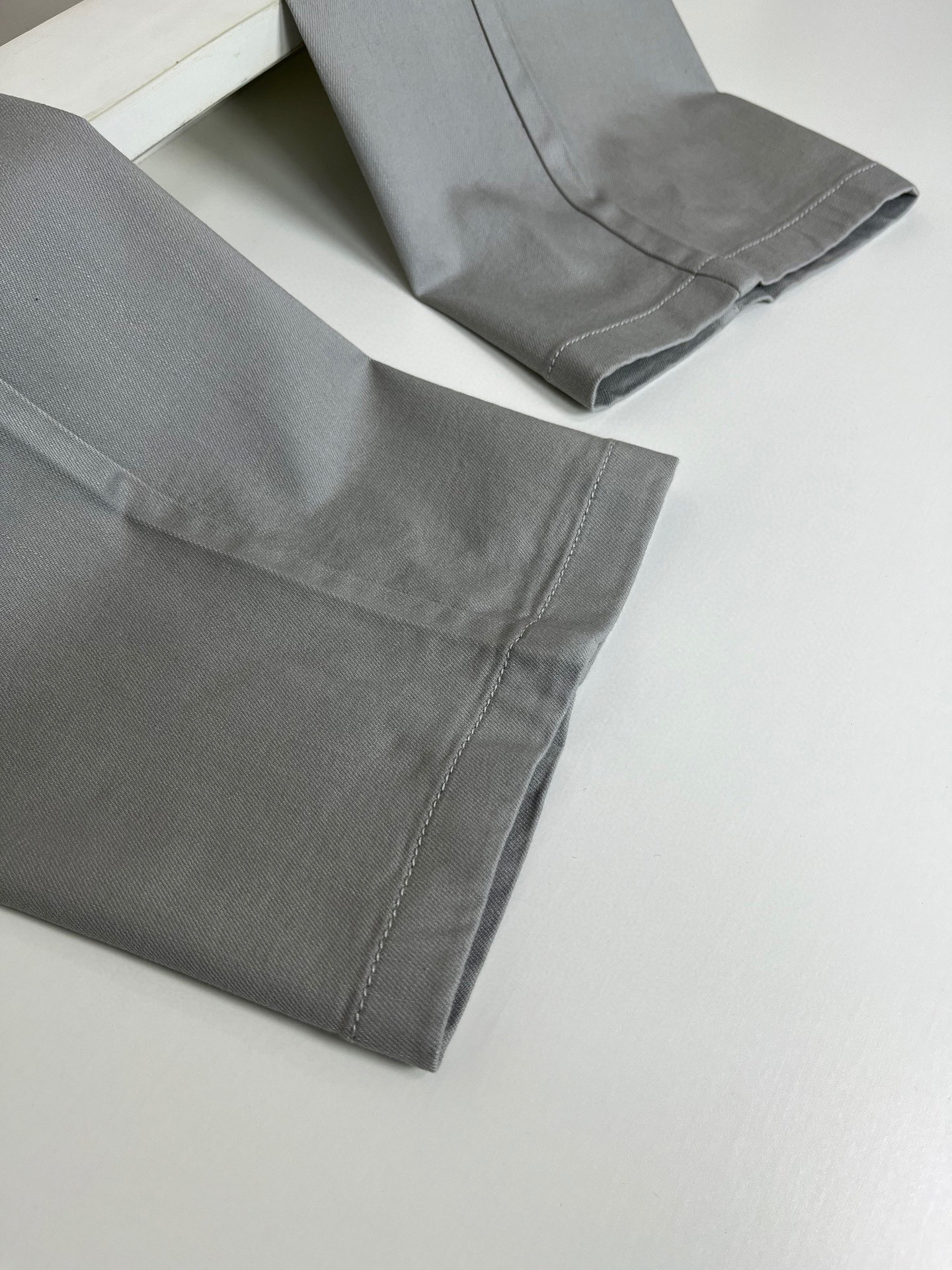 High-quality 公司订单爱*仕(He*mès) 2026春夏新款 柜在售！颜色真好看 成衣染经