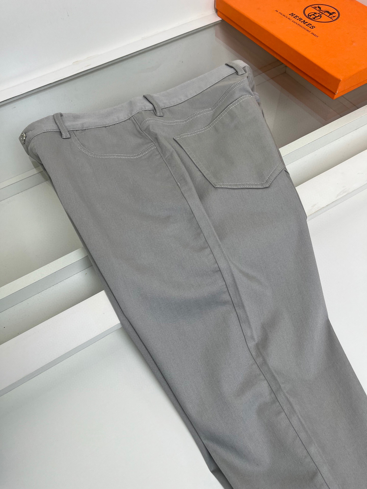 High-quality 公司订单爱*仕(He*mès) 2026春夏新款 柜在售！颜色真好看 成衣染经