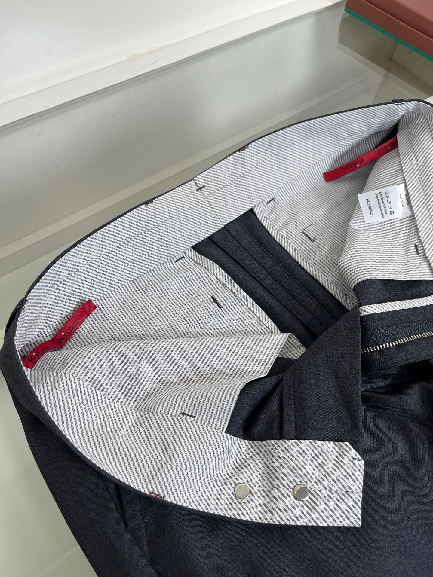 Kiton 2026春夏新款 老钱新贵们的大爱 客供料男士皮带腰直脚休闲裤 经典款 商务休闲都实穿的一款