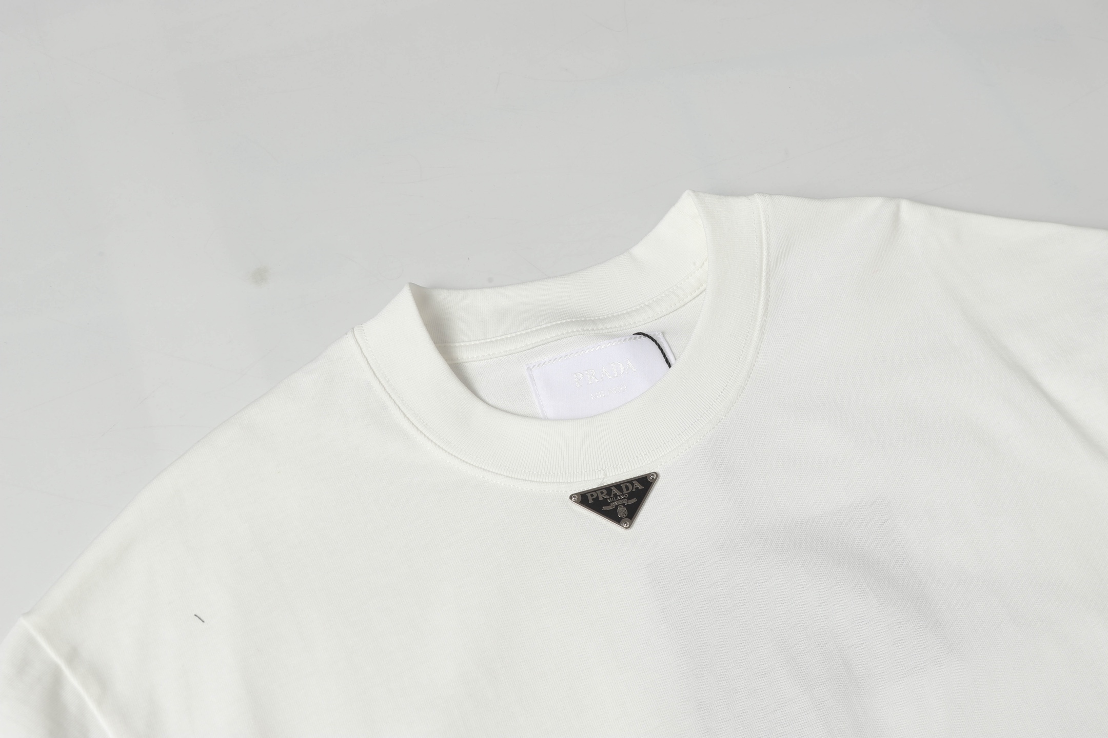 Custom Prada Foundation Pentagram Shorts T-shirt: Top Quality Black Cotton. - 图片 3