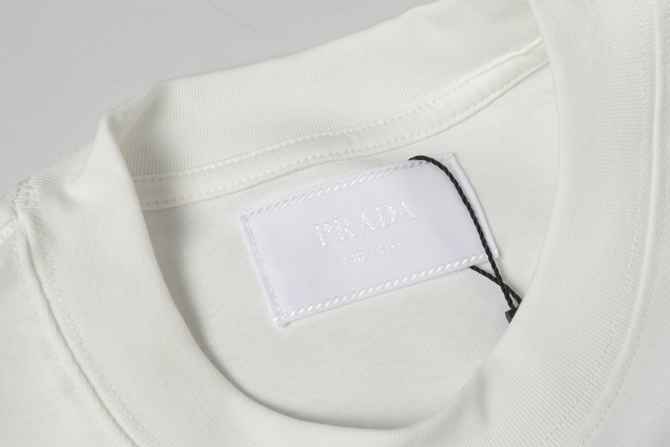Custom Prada Foundation Pentagram Shorts T-shirt: Top Quality Black Cotton. - 图片 4