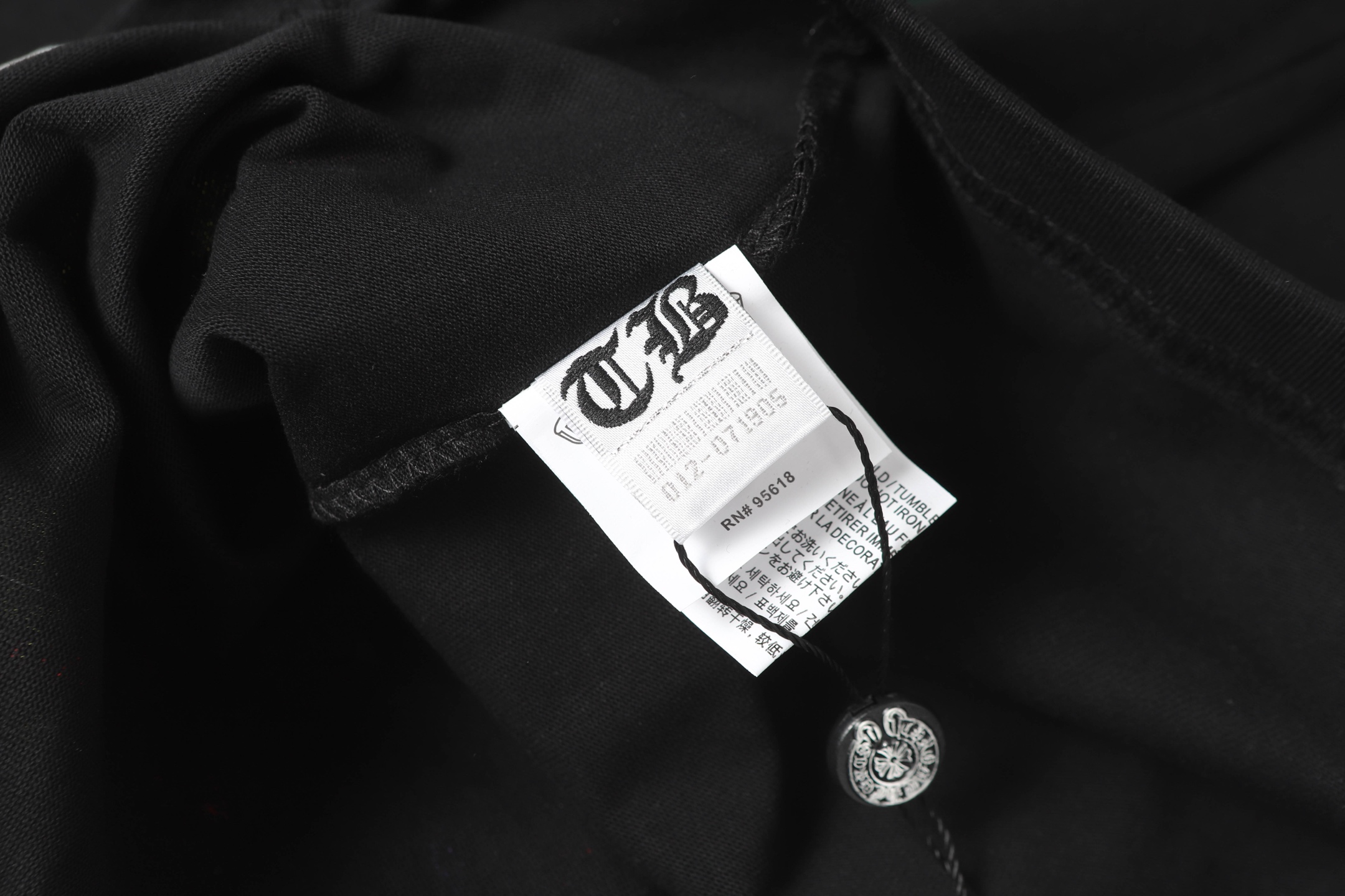 Chrome Hearts CH Crawl Crusade Crosshands T-shirt: High-Quality, Custom Hardware, Unique Design - 图片 8