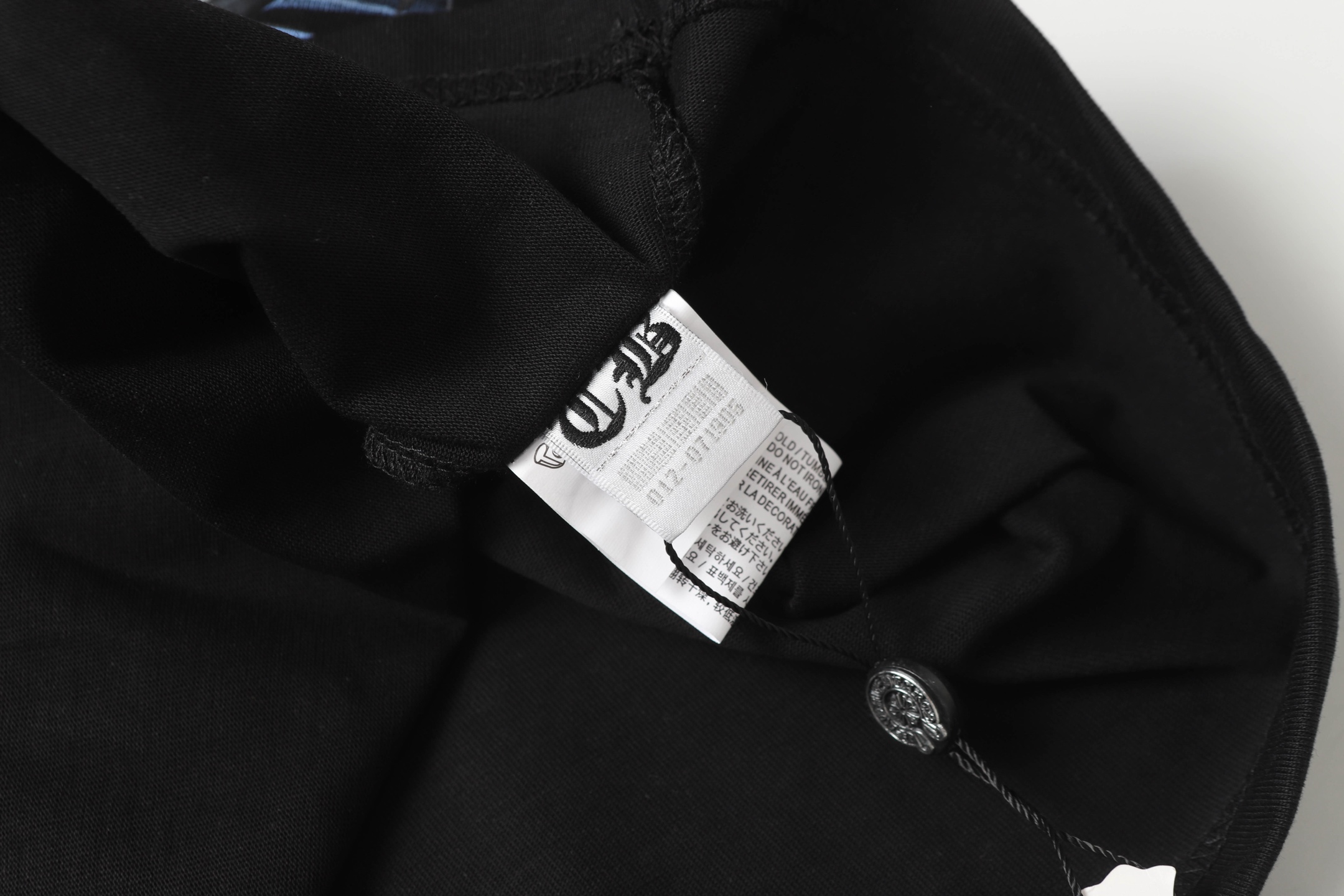 Chrome Hearts CH: High-Quality Customized Clothing with Unique Design - 图片 8