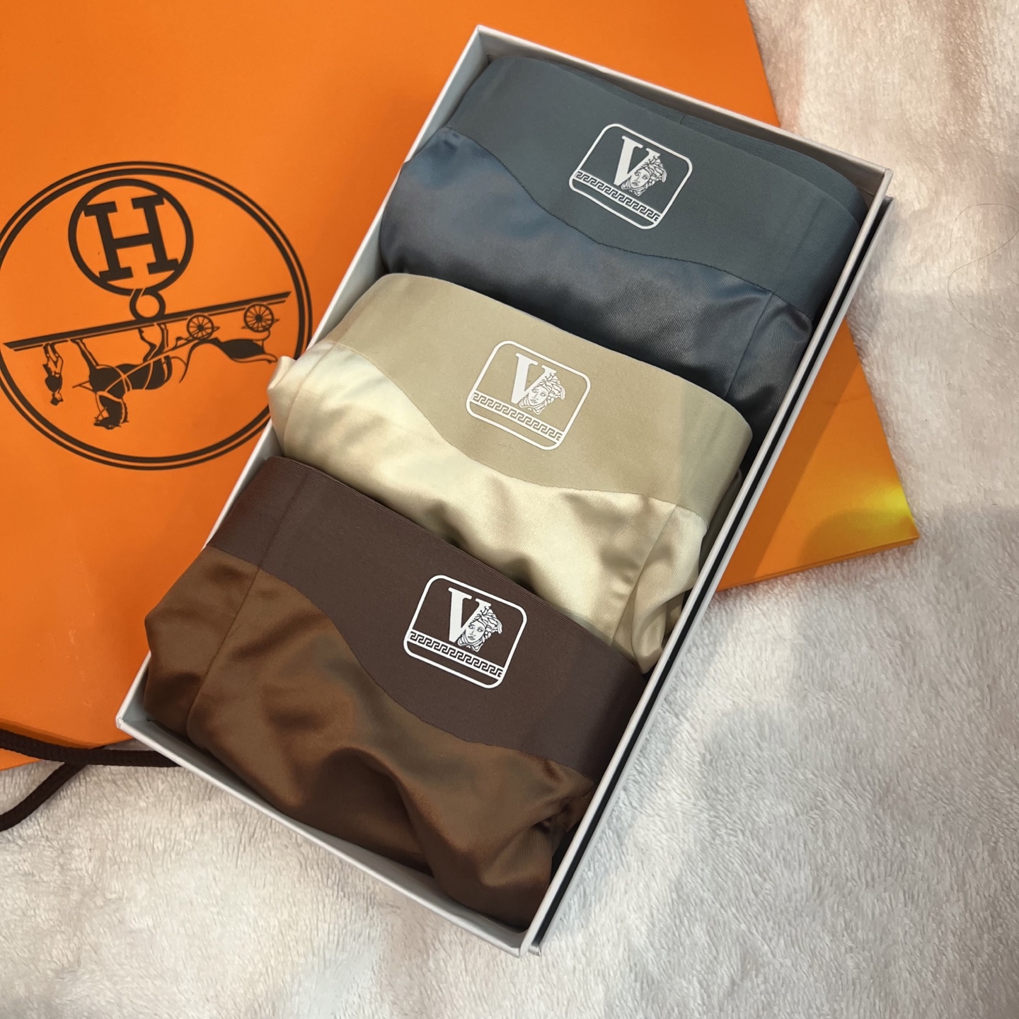  2025新品！范思哲男士内裤！ 外贸公司合作订单，经典logo印标 轻薄透设计，采用进口桑蚕丝绸缎面面