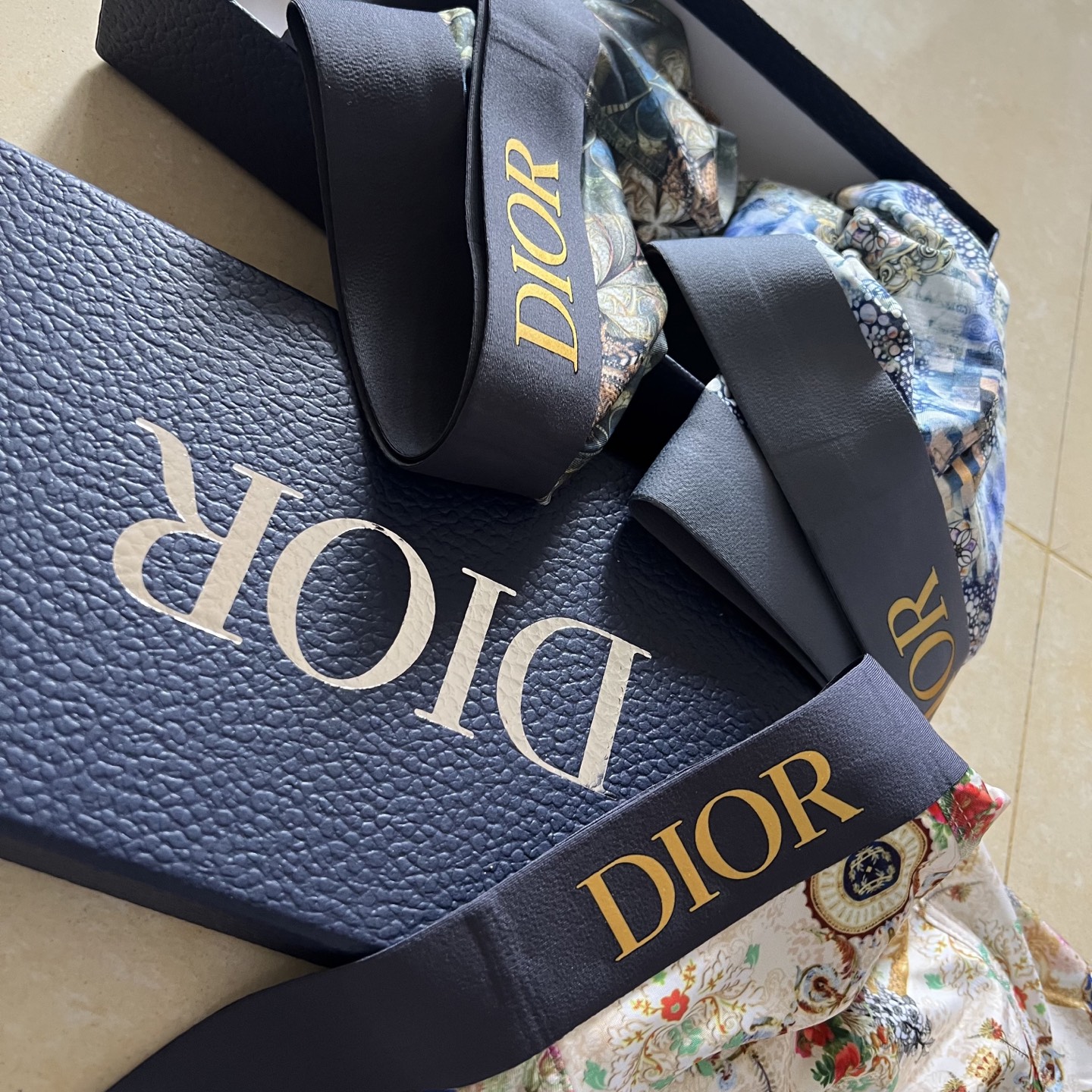 新品！迪奥Dior 原单品质！潮流奢品 ！轻薄透设计，采用进口轻薄桑蚕丝 轻薄透气丝滑 无痕裁剪 穿着无