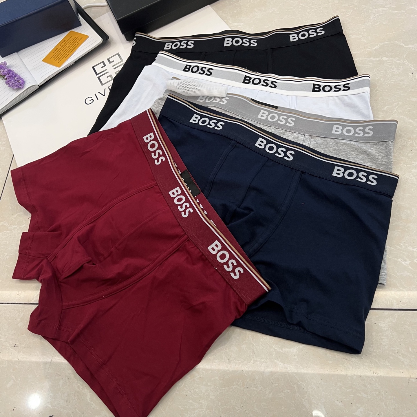 新品2026（BOSS）专柜最新款，高级纯棉 最新走秀同款，绝对的原单品质，全手工切割工艺   专柜订制
