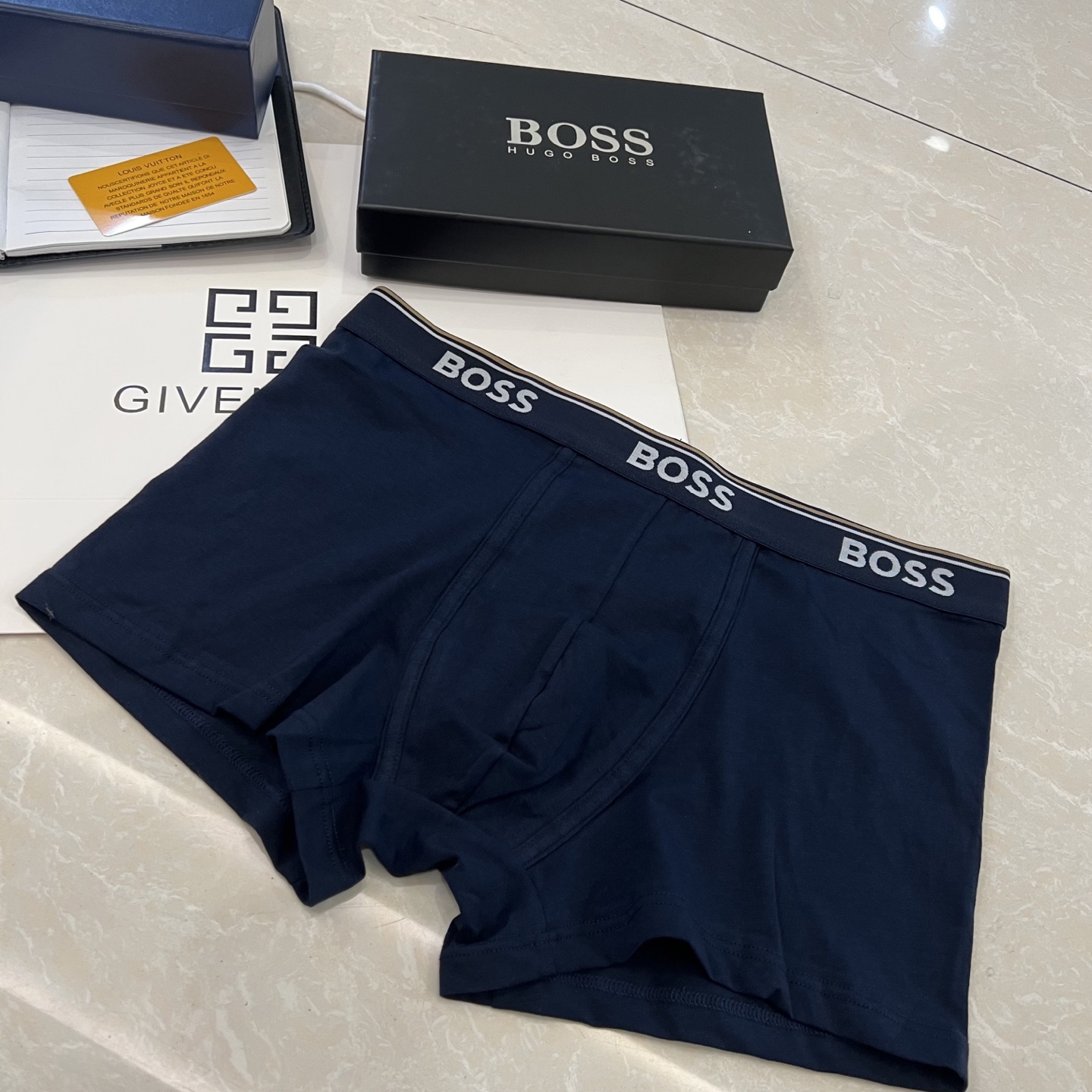 新品2026（BOSS）专柜最新款，高级纯棉 最新走秀同款，绝对的原单品质，全手工切割工艺   专柜订制