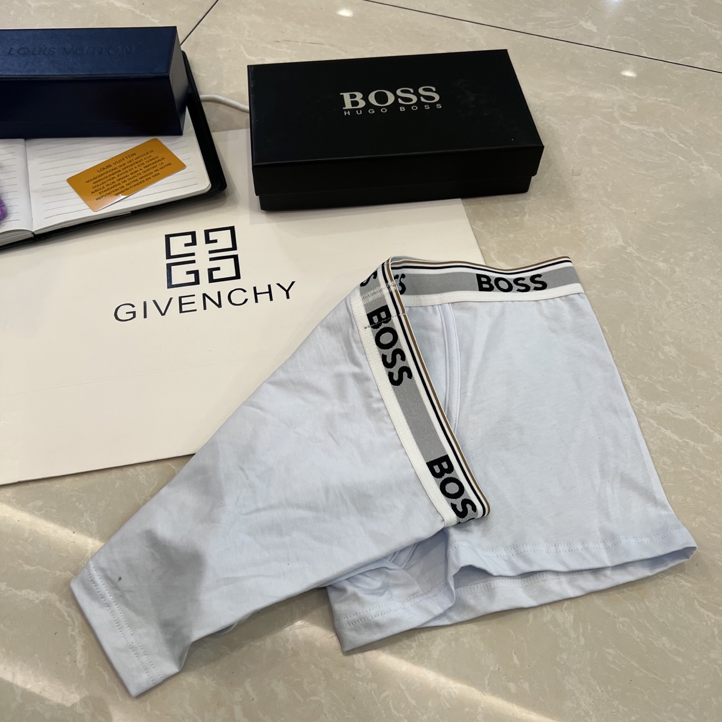 新品2026（BOSS）专柜最新款，高级纯棉 最新走秀同款，绝对的原单品质，全手工切割工艺   专柜订制