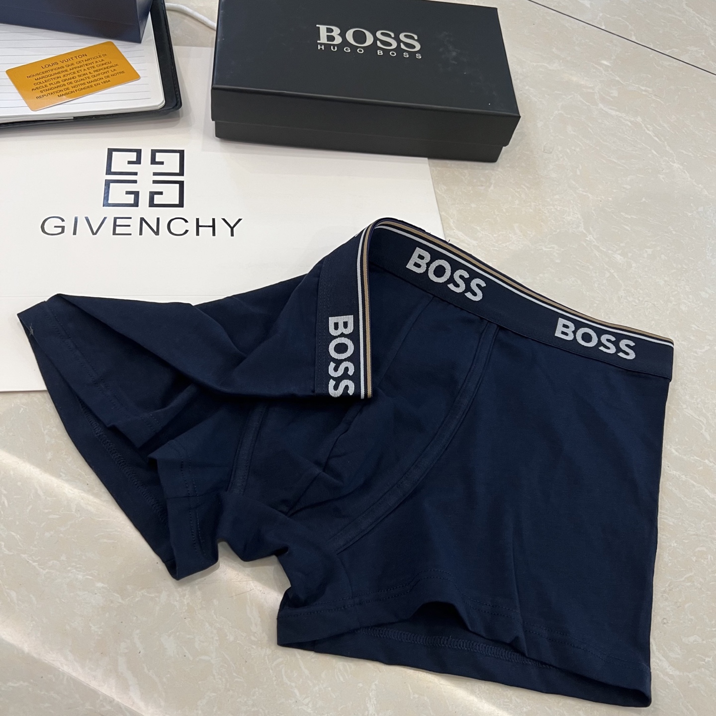 新品2026（BOSS）专柜最新款，高级纯棉 最新走秀同款，绝对的原单品质，全手工切割工艺   专柜订制