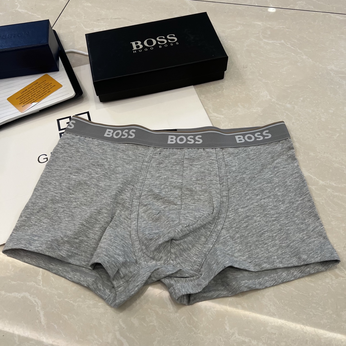 新品2026（BOSS）专柜最新款，高级纯棉 最新走秀同款，绝对的原单品质，全手工切割工艺   专柜订制