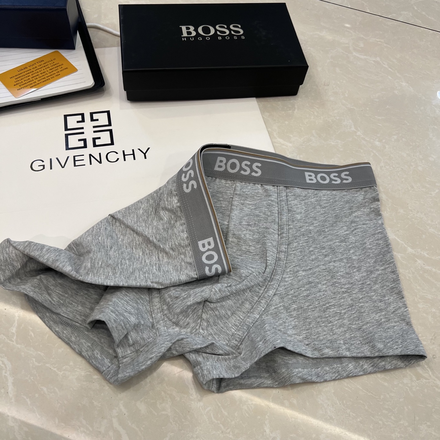新品2026（BOSS）专柜最新款，高级纯棉 最新走秀同款，绝对的原单品质，全手工切割工艺   专柜订制