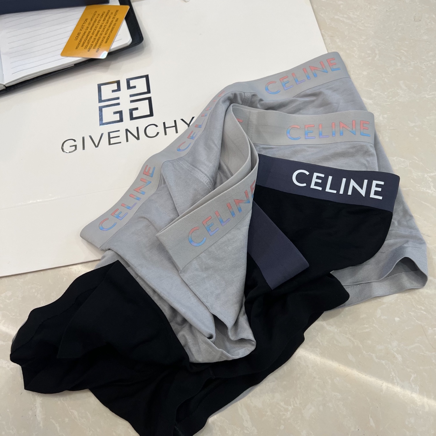 新品升级2026celine塞琳）专柜最新款，高级最新走秀同款，绝对的原单品质，全手工切割工艺   专柜