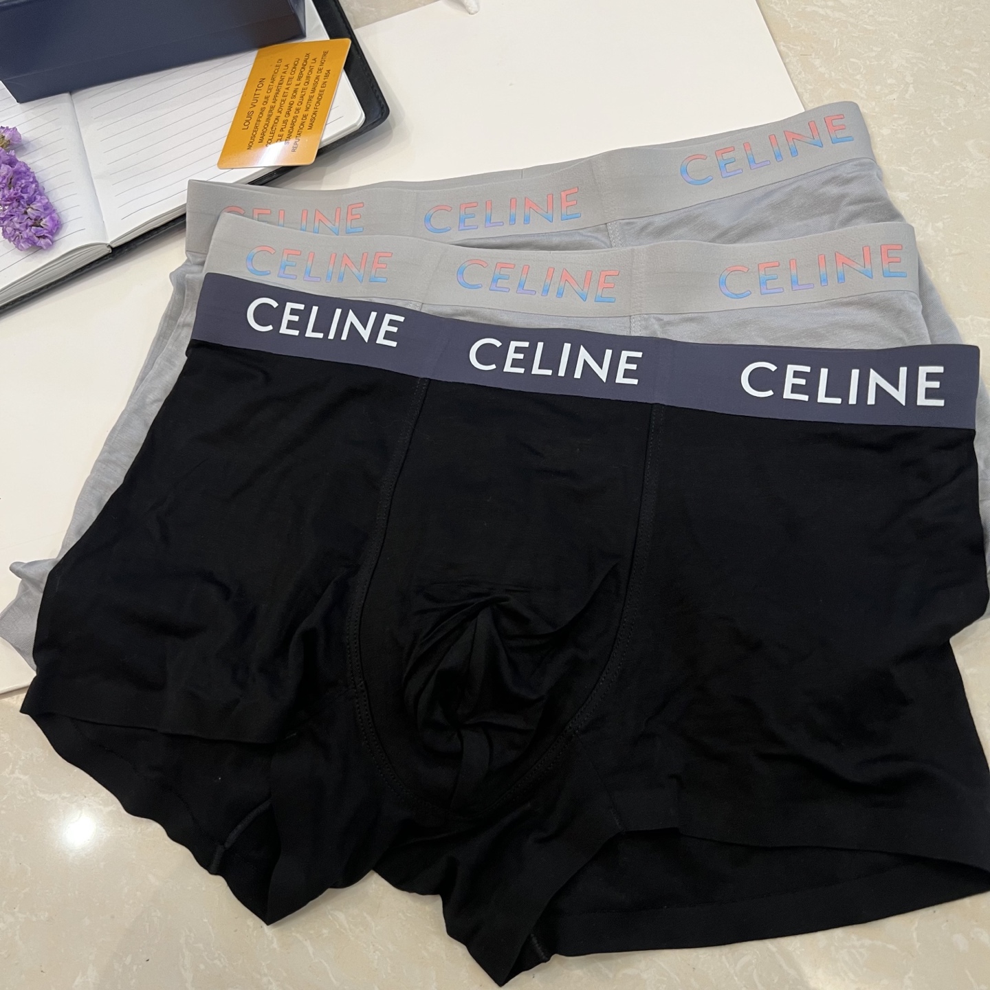 新品升级2026celine塞琳）专柜最新款，高级最新走秀同款，绝对的原单品质，全手工切割工艺   专柜
