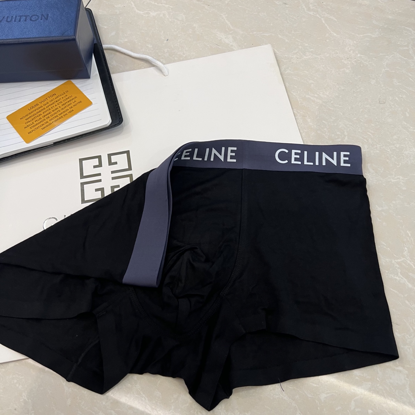 新品升级2026celine塞琳）专柜最新款，高级最新走秀同款，绝对的原单品质，全手工切割工艺   专柜