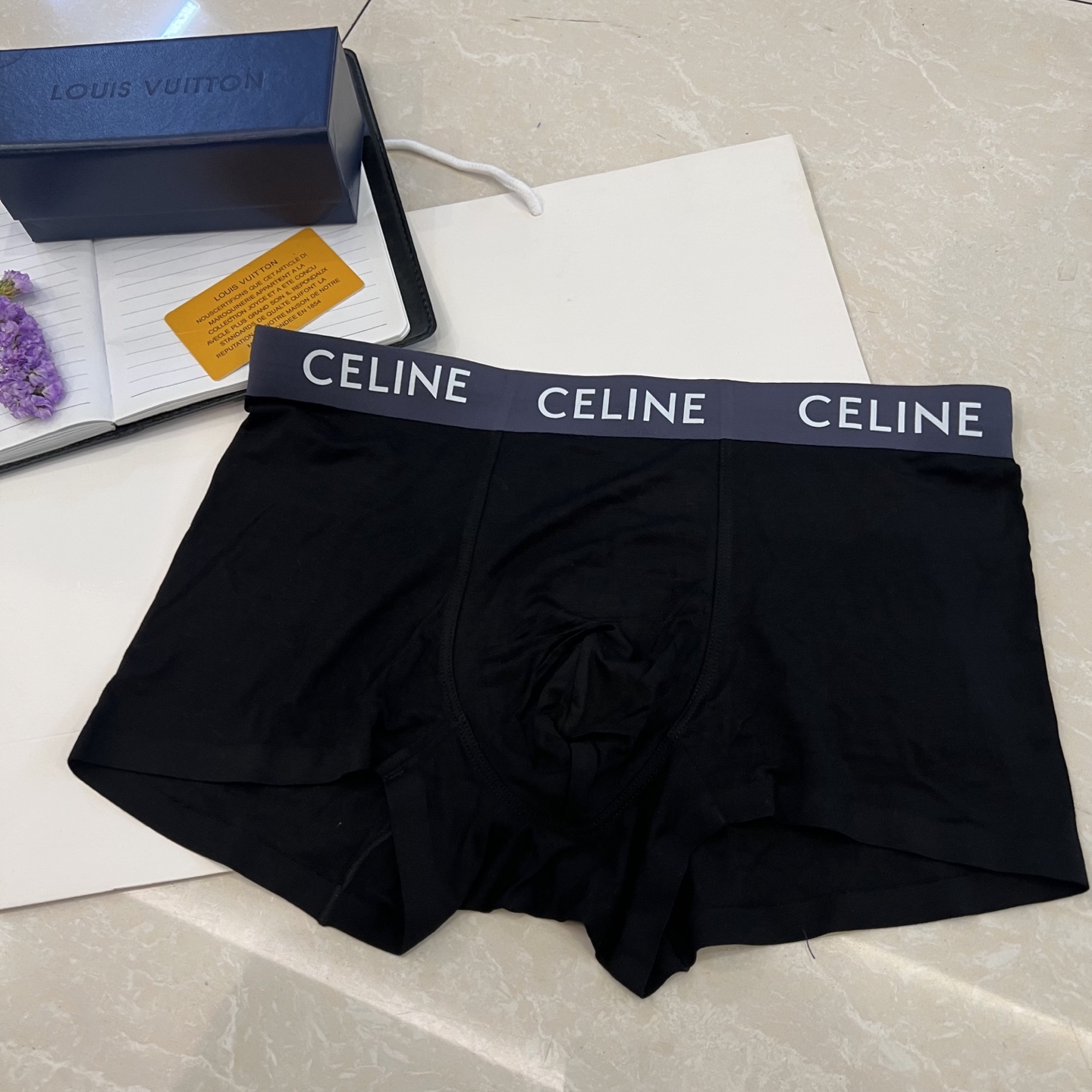 新品升级2026celine塞琳）专柜最新款，高级最新走秀同款，绝对的原单品质，全手工切割工艺   专柜