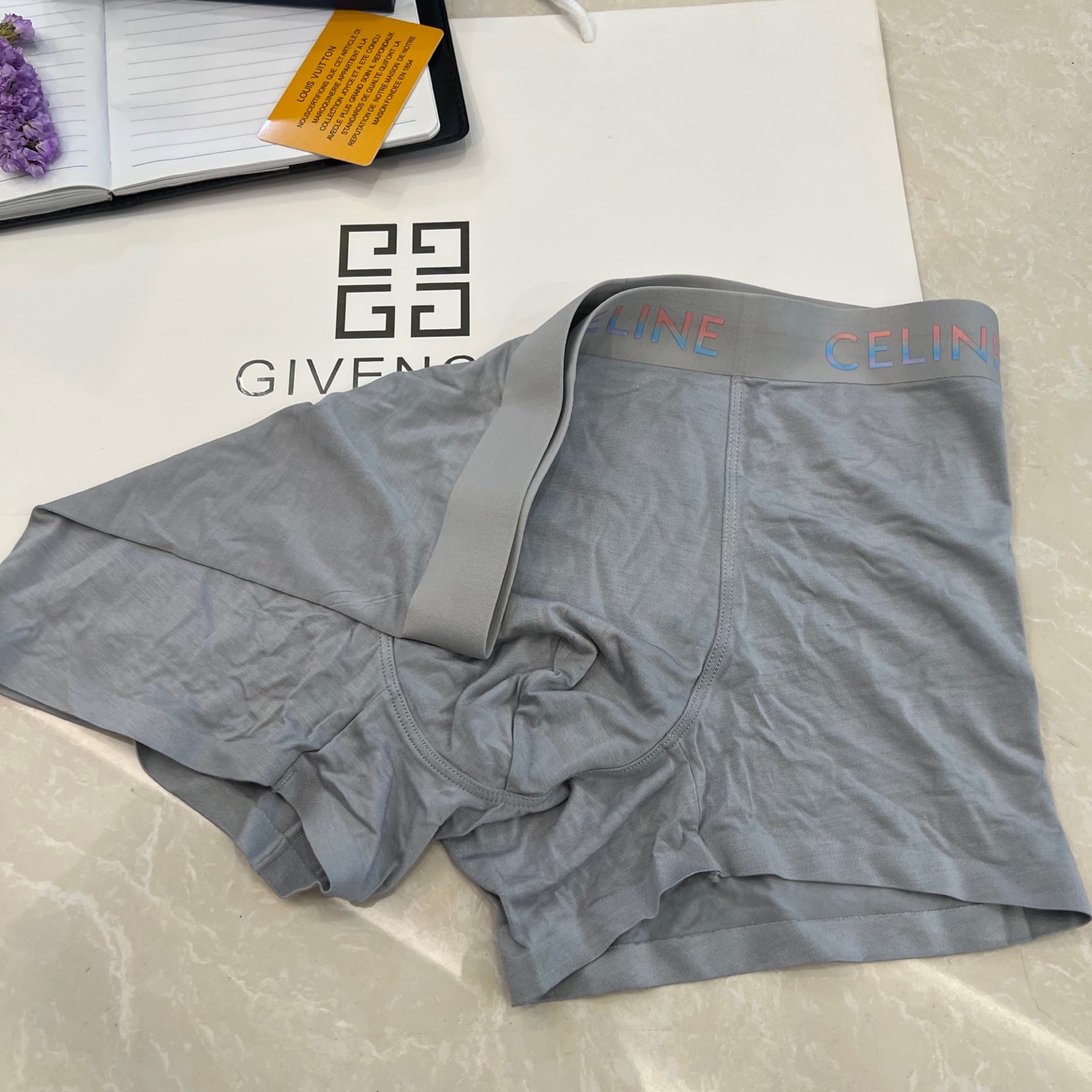新品升级2026celine塞琳）专柜最新款，高级最新走秀同款，绝对的原单品质，全手工切割工艺   专柜