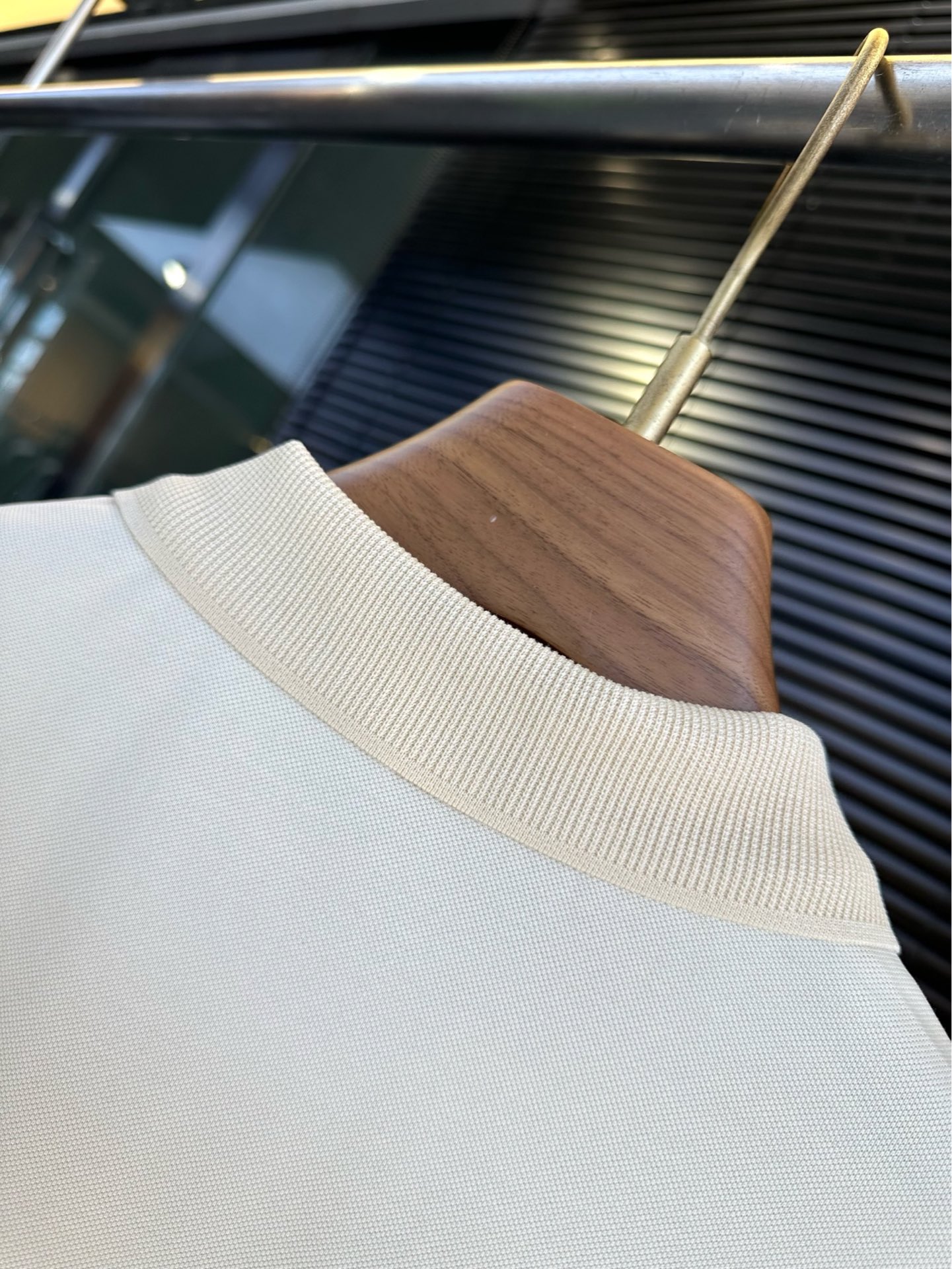 LSS新款Polo衫采用丝光棉再生纤维素纤维氨纶混纺面料立挺抗皱吸汗速干自带清凉感外出穿搭超舒适胸前饰以