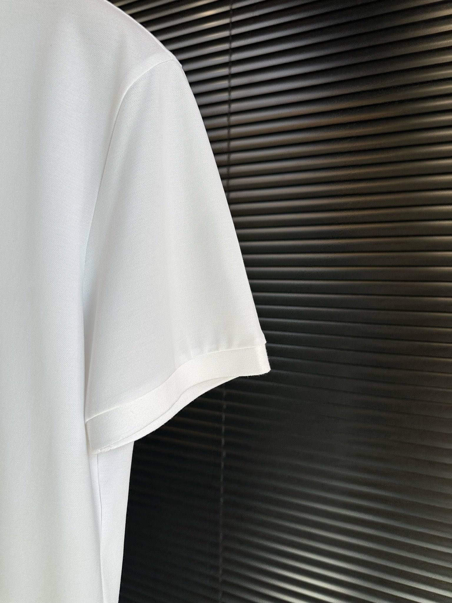 FD&芬地2024SS新款Polo衫柜子最新款采用57%丝光棉39%冰藻泥4%氨纶混纺珠地网眼面料环保透