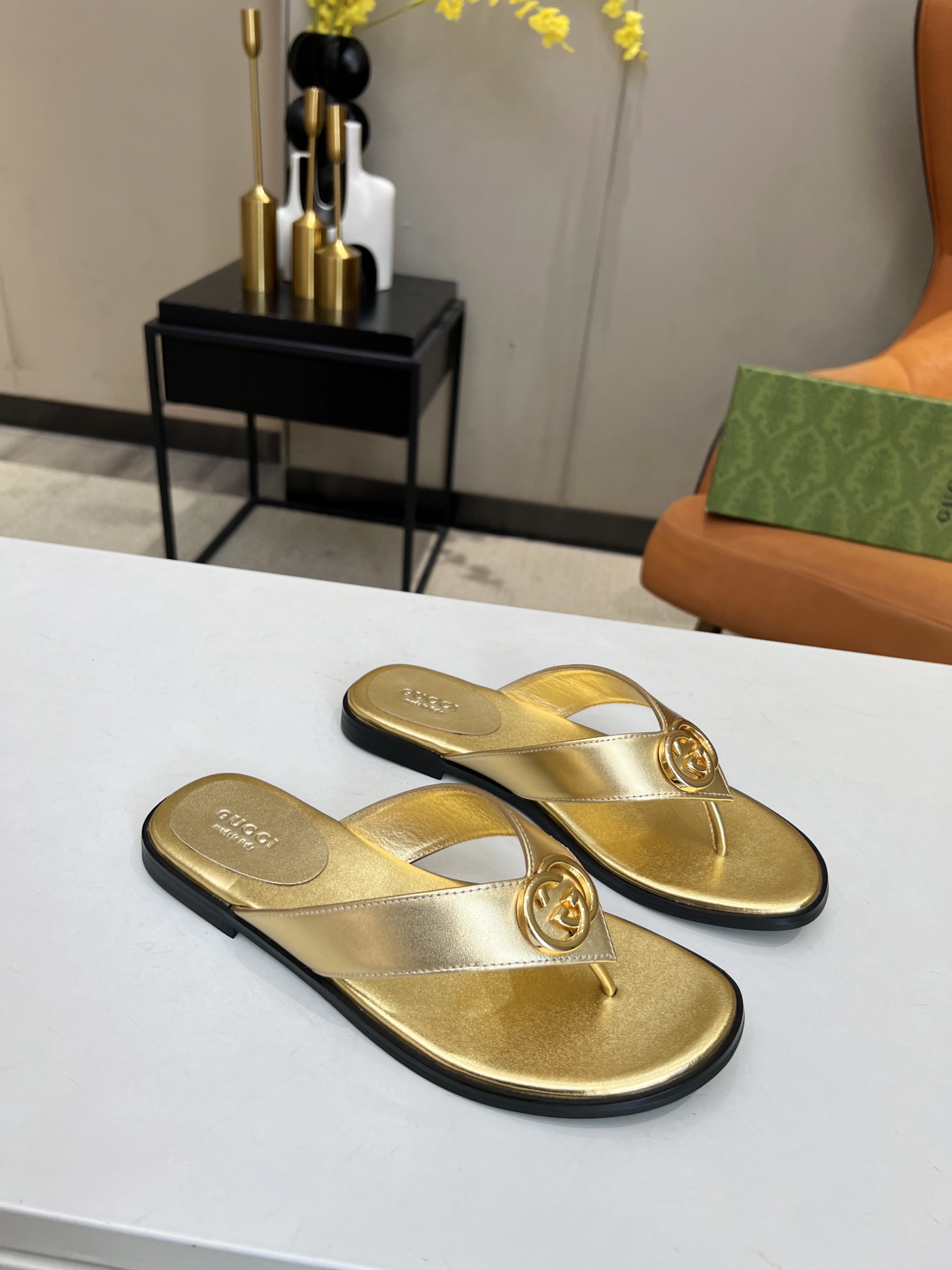 NO:459835,The latest 5169-9 Guqi slippers are on the market. The original shoes are copied one by one. The original hardware buckle mold is very comfortable to wear. It is a favorite luxury product of famous celebrities. The fabric is made of calfskin and sheepskin inside. The fabric is black, beige, red, earthy yellow, gold, etc. The outsole uses anti-slip and wear-resistant rubber sole, 'Customized leather sole' size 35-43, rubber sole. 'True leather sole' welcomes pictures to sell. '44-45 size custom made'., split-toe shoes, slippers, cowhide, sheepskin, Leather soles198609095169一9古奇最新款拖鞋火爆上市.原版鞋一比一复制.原版五金扣开模.穿脚非常舒服,大牌名星最爱的奢侈品.面料釆用小牛皮,内里羊皮,面料牛皮颜色有黑色、米白色、红色、土黄色,金色,等多个颜色供选.大底釆用防滑耐磨橡胶大底,《可订做真皮大底》码35一43码,橡胶底元.《真皮大底元》《货真价实》欢迎转图片爆卖.《44一45码订做》.,分趾鞋,slippers,cowhide,sheepskin,Leather soles,Women's Shoes