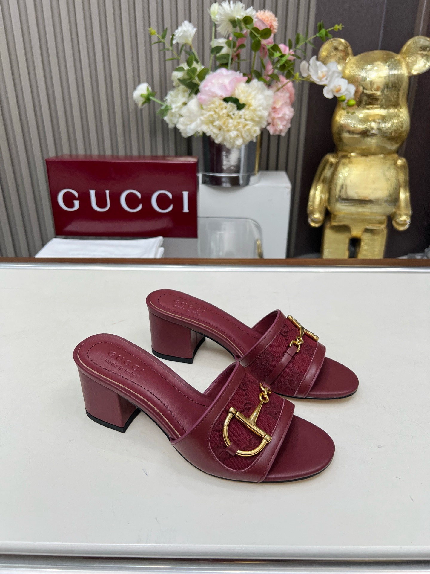 NO:459880,19 G U C C I The latest popular mid-heel sandals, the counter original shoe mold production. Original hardware buckle Original heel mold opening The most popular luxury goods of big brands Stars A variety of classic colors to choose from Fabric Calfskin with Yangjing and Calfskin with Guqi classics, two types of old-fashioned cloth, inner sheepskin, heel height 58mm, size 35-43, wear-resistant rubber sole of the base material 'Can be customized genuine leather sole, Yuan' welcomes to turn to the picture and sell., slippers, sandals, slippers, cowhide, sheepskin, sheep19860909一9 G U C C I 最新爆款中跟凉鞋 专柜原版鞋开模制作. 原版五金饰扣 原版鞋跟开模 大牌明星最爱的奢侈品 多种经典颜色供选 面料小牛皮配羊京和小牛皮配古奇经典 老花布两种供选 内里羊皮 跟高58毫米 码35一43码 底材耐磨橡胶大底《可以定做真皮底,元》欢迎转图片爆卖.,拖鞋,sandals,slippers,cowhide,sheepskin,sheep,Women's Shoes