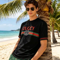 🐴《古奇 GUCCI》VIP高级定制! 2026春夏季新款短袖。这款T恤是夏季男装系列新品,采用丝光工艺 🐴《古奇 GUCCI》VIP高级定制! 2026春夏季新款短袖。这款T恤是夏季男装系列新品,采用丝光工艺
