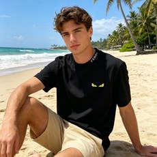 🐴《芬迪 FENDI》VIP高级定制! 2026春夏季新款短袖。这款T恤是夏季男装系列新品,采用丝光工艺 🐴《芬迪 FENDI》VIP高级定制! 2026春夏季新款短袖。这款T恤是夏季男装系列新品,采用丝光工艺