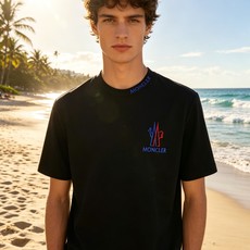 🐴《蒙口 Moncler》VIP高级定制! 2026春夏季新款短袖。这款T恤是夏季男装系列新品,采用丝光 🐴《蒙口 Moncler》VIP高级定制! 2026春夏季新款短袖。这款T恤是夏季男装系列新品,采用丝光