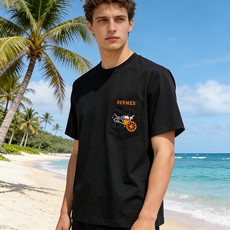 🐴《爱马仕 HERMES》VIP高级定制! 2026春夏季新款短袖。这款T恤是夏季男装系列新品,采用丝光 🐴《爱马仕 HERMES》VIP高级定制! 2026春夏季新款短袖。这款T恤是夏季男装系列新品,采用丝光