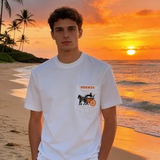 🐴《爱马仕 HERMES》VIP高级定制! 2026春夏季新款短袖。这款T恤是夏季男装系列新品,采用丝光 🐴《爱马仕 HERMES》VIP高级定制! 2026春夏季新款短袖。这款T恤是夏季男装系列新品,采用丝光