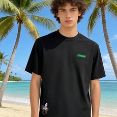 🐴《迪奥 Dior》VIP高级定制! 2026春夏季新款短袖。这款T恤是夏季男装系列新品,采用丝光工艺进 🐴《迪奥 Dior》VIP高级定制! 2026春夏季新款短袖。这款T恤是夏季男装系列新品,采用丝光工艺进