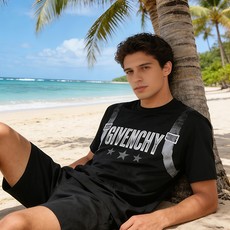 🐴《纪梵希 GIVENCHY》VIP高级定制! 2026春夏季新款短袖。这款T恤是夏季男装系列新品,采用 🐴《纪梵希 GIVENCHY》VIP高级定制! 2026春夏季新款短袖。这款T恤是夏季男装系列新品,采用