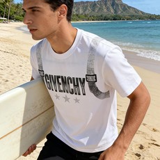🐴《纪梵希 GIVENCHY》VIP高级定制! 2026春夏季新款短袖。这款T恤是夏季男装系列新品,采用 🐴《纪梵希 GIVENCHY》VIP高级定制! 2026春夏季新款短袖。这款T恤是夏季男装系列新品,采用