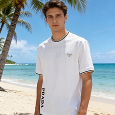 🐴《普拉达 PRADA》VIP高级定制! 2026春夏季新款短袖。这款T恤是夏季男装系列新品,采用丝光工 🐴《普拉达 PRADA》VIP高级定制! 2026春夏季新款短袖。这款T恤是夏季男装系列新品,采用丝光工