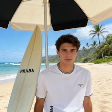🐴《普拉达 PRADA》VIP高级定制! 2026春夏季新款短袖。这款T恤是夏季男装系列新品,采用丝光工 🐴《普拉达 PRADA》VIP高级定制! 2026春夏季新款短袖。这款T恤是夏季男装系列新品,采用丝光工