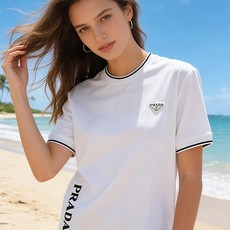 🐴《普拉达 PRADA》VIP高级定制! 2026春夏季新款短袖。这款T恤是夏季男装系列新品,采用丝光工 🐴《普拉达 PRADA》VIP高级定制! 2026春夏季新款短袖。这款T恤是夏季男装系列新品,采用丝光工