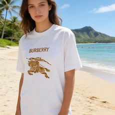 🐴《巴宝莉 Burberry》VIP高级定制! 2026春夏季新款短袖。这款T恤是夏季男装系列新品,采用 🐴《巴宝莉 Burberry》VIP高级定制! 2026春夏季新款短袖。这款T恤是夏季男装系列新品,采用