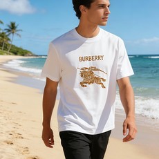 🐴《巴宝莉 Burberry》VIP高级定制! 2026春夏季新款短袖。这款T恤是夏季男装系列新品,采用 🐴《巴宝莉 Burberry》VIP高级定制! 2026春夏季新款短袖。这款T恤是夏季男装系列新品,采用