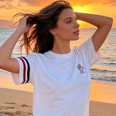 🐴《蒙口 Moncler》VIP高级定制! 2026春夏季新款短袖。这款T恤是夏季男装系列新品,采用丝光 🐴《蒙口 Moncler》VIP高级定制! 2026春夏季新款短袖。这款T恤是夏季男装系列新品,采用丝光