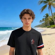 🐴《蒙口 Moncler》VIP高级定制! 2026春夏季新款短袖。这款T恤是夏季男装系列新品,采用丝光 🐴《蒙口 Moncler》VIP高级定制! 2026春夏季新款短袖。这款T恤是夏季男装系列新品,采用丝光