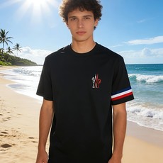 🐴《蒙口 Moncler》VIP高级定制! 2026春夏季新款短袖。这款T恤是夏季男装系列新品,采用丝光 🐴《蒙口 Moncler》VIP高级定制! 2026春夏季新款短袖。这款T恤是夏季男装系列新品,采用丝光