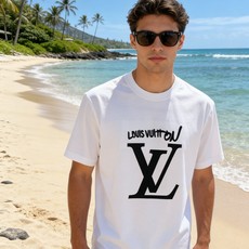 🐴《路易威登 LV》VIP高级定制! 2026春夏季新款短袖。这款T恤是夏季男装系列新品,采用丝光工艺进 🐴《路易威登 LV》VIP高级定制! 2026春夏季新款短袖。这款T恤是夏季男装系列新品,采用丝光工艺进
