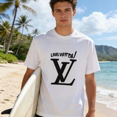 🐴《路易威登 LV》VIP高级定制! 2026春夏季新款短袖。这款T恤是夏季男装系列新品,采用丝光工艺进 🐴《路易威登 LV》VIP高级定制! 2026春夏季新款短袖。这款T恤是夏季男装系列新品,采用丝光工艺进