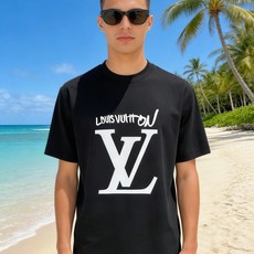 🐴《路易威登 LV》VIP高级定制! 2026春夏季新款短袖。这款T恤是夏季男装系列新品,采用丝光工艺进 🐴《路易威登 LV》VIP高级定制! 2026春夏季新款短袖。这款T恤是夏季男装系列新品,采用丝光工艺进