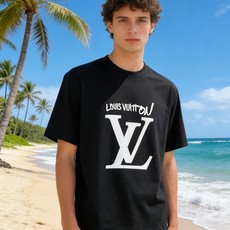 🐴《路易威登 LV》VIP高级定制! 2026春夏季新款短袖。这款T恤是夏季男装系列新品,采用丝光工艺进 🐴《路易威登 LV》VIP高级定制! 2026春夏季新款短袖。这款T恤是夏季男装系列新品,采用丝光工艺进