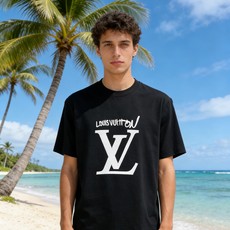 🐴《路易威登 LV》VIP高级定制! 2026春夏季新款短袖。这款T恤是夏季男装系列新品,采用丝光工艺进 🐴《路易威登 LV》VIP高级定制! 2026春夏季新款短袖。这款T恤是夏季男装系列新品,采用丝光工艺进